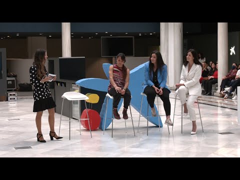 'Soñar en femenino', de CaixaBank, reúne en Sevilla testimonios de emprendedoras y desfile flam