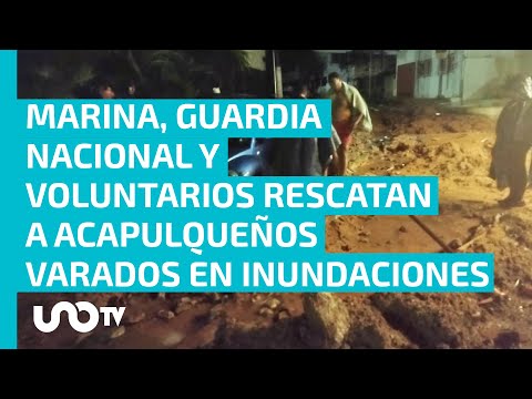 Con lanchas y motos acuáticas rescatan a habitantes de Acapulco Diamante