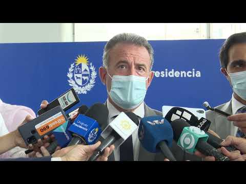 Declaraciones a la prensa del ministro de Salud, Daniel Salinas, en Torre Ejecutiva