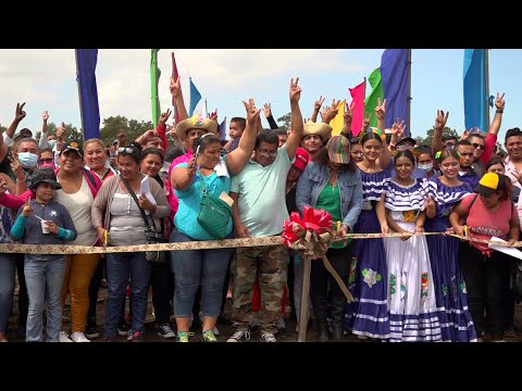300 familias reciben terrenos en Villa Esperanza