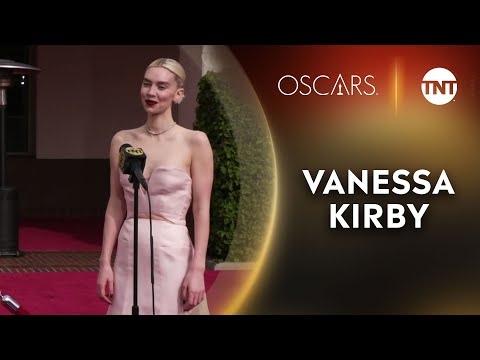 Vanessa Kirby en la Alfombra Roja de Oscars® 2021