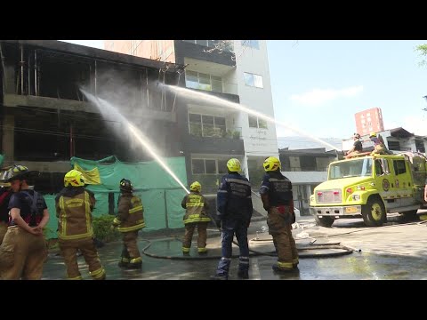 Susto para obreros tras incendio en edificio - Teleantioquia Noticias
