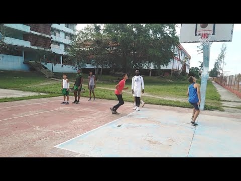 Regresa el baloncesto a la Escuela de Iniciación Deportiva Pedro Díaz Coello, de Holguín
