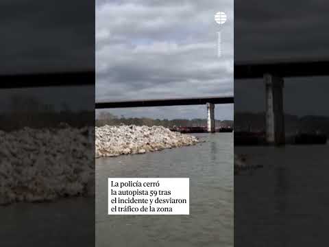 Nuevo susto en EEUU: graban cómo una barcaza choca contra un #puente en #oklahoma #viral