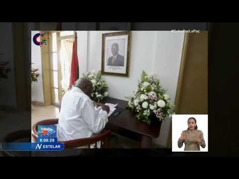 Firman en Cuba libro de condolencias por fallecimiento de expresidente de Angola