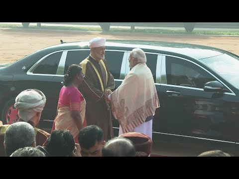 India's president and prime minister welcome Omani leader to New Delhi