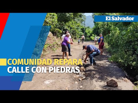 Comunidades en Zacatecoluca arreglan calles con piedras ante falta de apoyo gubernamental