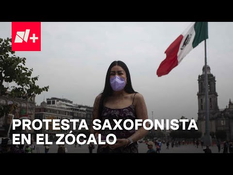 Saxofonista María Elena Ríos protesta en el zócalo a cinco años del ataque con ácido - En Punto