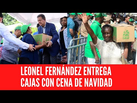 LEONEL FERNÁNDEZ ENTREGA CAJAS CON CENA DE NAVIDAD