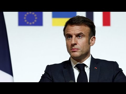 Guerre en Ukraine : Emmanuel Macron, un chef des Armées belliqueux