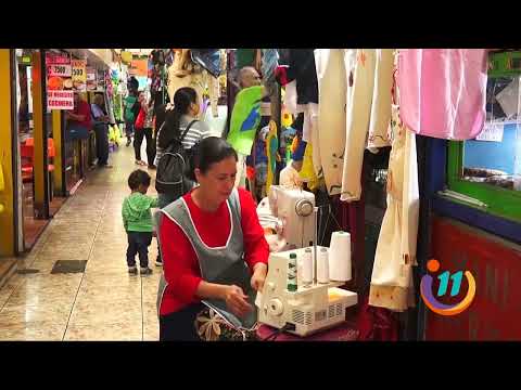 Doña Yolanda es la artesana y costurera del mercado de Alajuela