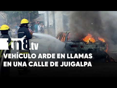 Vehículo arde en llamas en plena vía pública de Juigalpa, Chontales