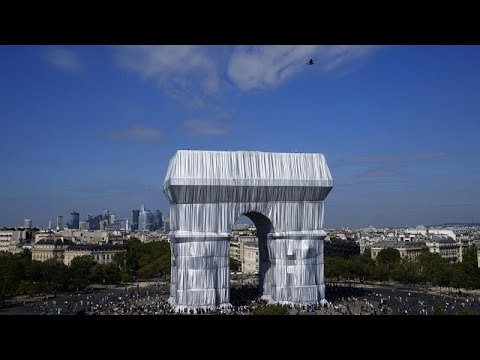 L'Arc de Triomphe empaqueté : le rêve de l'artiste Christo est devenu réalité