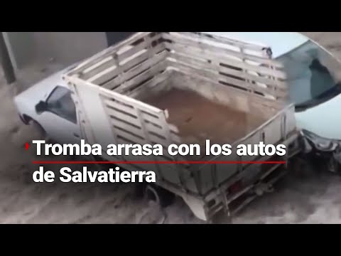 ¡Hasta parecen cascadas! | Tromba en #Guanajuato provocó AFECTACIONES; autos fueron arrastrados