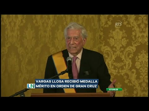 Mario Vargas Llosa recibe la medalla Mérito en Orden de Gran Cruz