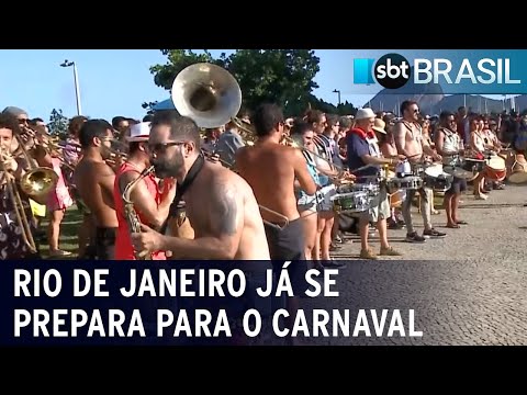 Faltando um mês para o Carnaval, folia já começa a tomar conta do Rio | SBT Brasil (08/01/24)