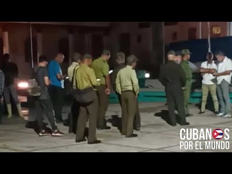 Hordas castristas se reúnen en parques para vigilar a cubanos y de paso, lavarle la cara a policía