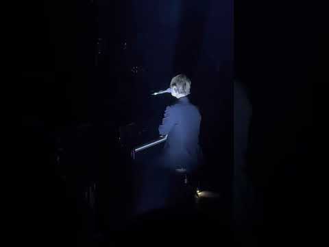 Genius Tom Odell. Concert in Barcelona. “Don’t give a fuck”.