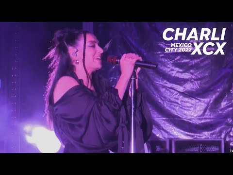 Charli XCX - party 4 u (Live at Corona Capital 2022 - Mexico City)