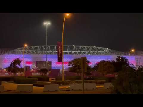 Estadio de Qatar pintado Azul blanco y rojo  CRC vrs Japón