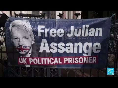 Tribunal británico aplazó dictamen de extradición de Julian Assange