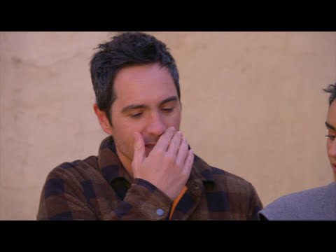 Eugenio Derbez y Mauricio Ochmann evalúan los besos de Victoria Ruffo | #DeviajeconlosDerbez