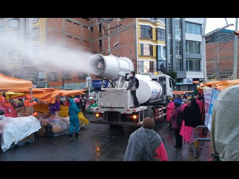 Contra el COVID-19: Desinfectan en la plaza Juana Azurduy de Padilla en El Alto