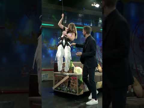 Clara Galle sufre con la entrada en tirolina #shorts #laresistencia