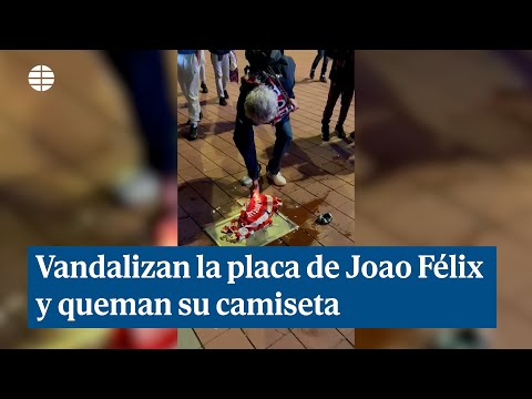 La placa de Joao Félix, vandalizada: prenden fuego a su camiseta en el Metropolitano