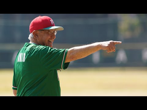 Práctica de béisbol con leyendas y equipo IMSS