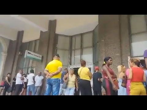 CAOS en los cajeros automáticos: así marcha la bancarización del régimen en La Habana