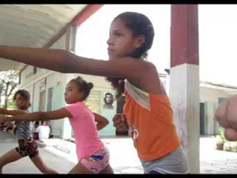 Promueven práctica de kárate en barrio de Cienfuegos