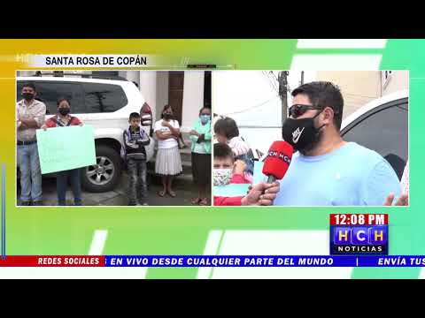¡Por temor a desalojo! Más de 30 familias protestan frente a juzgados de Santa Rosa de Copán
