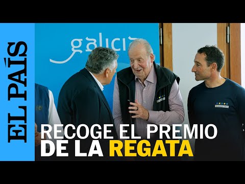 Juan Carlos I recoge el premio de la regata Premio Turismo de Galicia en Sanxenxo | EL PAÍS