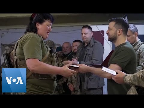 🔵Zelenskyy Hands Out Medals to Troops on Front Line