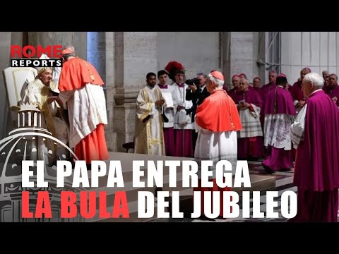 | Francisco entrega la bula del Jubileo de 2025 a los cuatro arciprestes de las basílicas papales