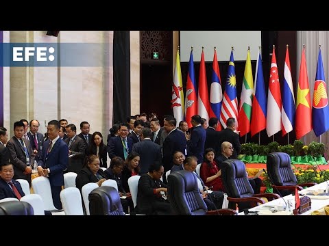 Las reuniones bilaterales con China y otros países externos marcan la segunda jornada de la ASEAN