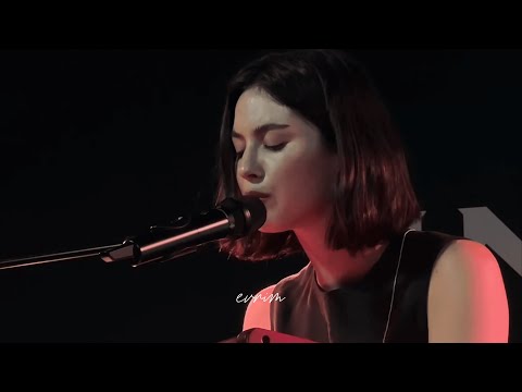 Gracie Abrams - Free Now (Live @ fan exclusive event)