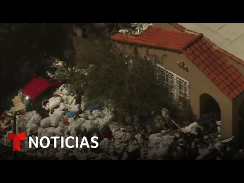 Limpian la casa que acumuló montañas de basura en California | Noticias Telemundo