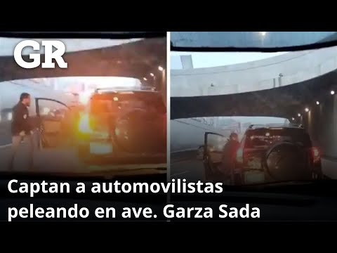 Pelean conductores en Garza Sada