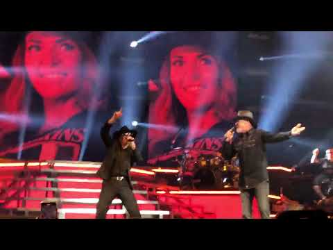 Trace Adkins & Pitbull Where The Country Girls At