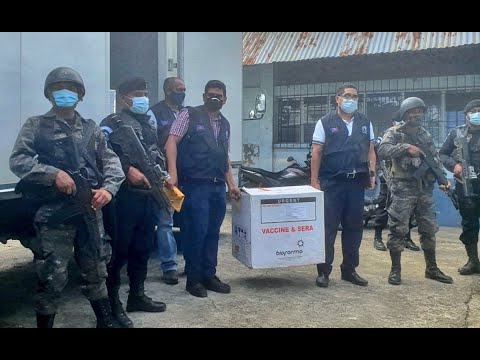 Ejército escolta llegada de vacunas contra el COVID-19 en Petén