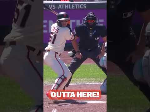 Jung Hoo Lee goes yard!