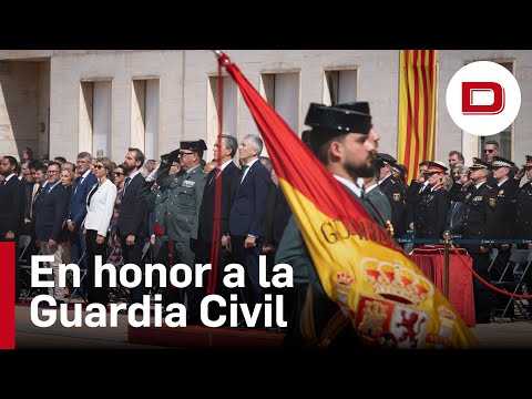 El solemne himno de España resuena ante la Guardia Civil de Cataluña