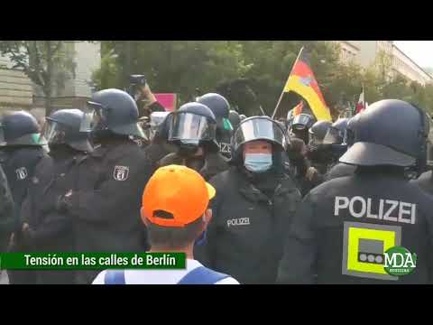 TENSIÓN EN BERLIN | Policía contra manifestantes que rechazan las medidas de MERKEL