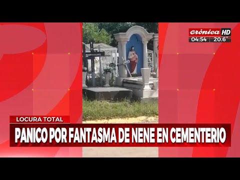 Filman fantasma de nene en un cementerio