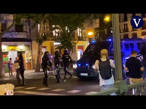 La policía carga contra los manifestantes que condenaban la muerte de Samuel en Madrid