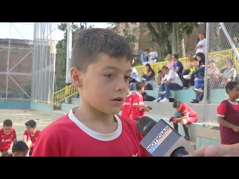 Con fútbol transforman la vida de los niños de un barrio de la comuna 13