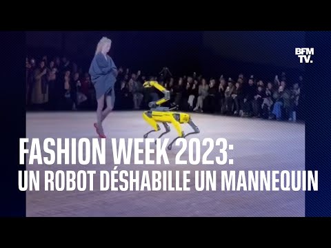 Lors du défilé Coperni à la Fashion Week de Paris, un robot déshabille un mannequin