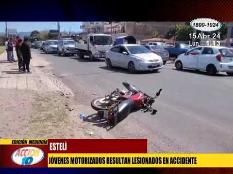 Colisión entre una motocicleta y un vehículo deja 2 personas lesionadas